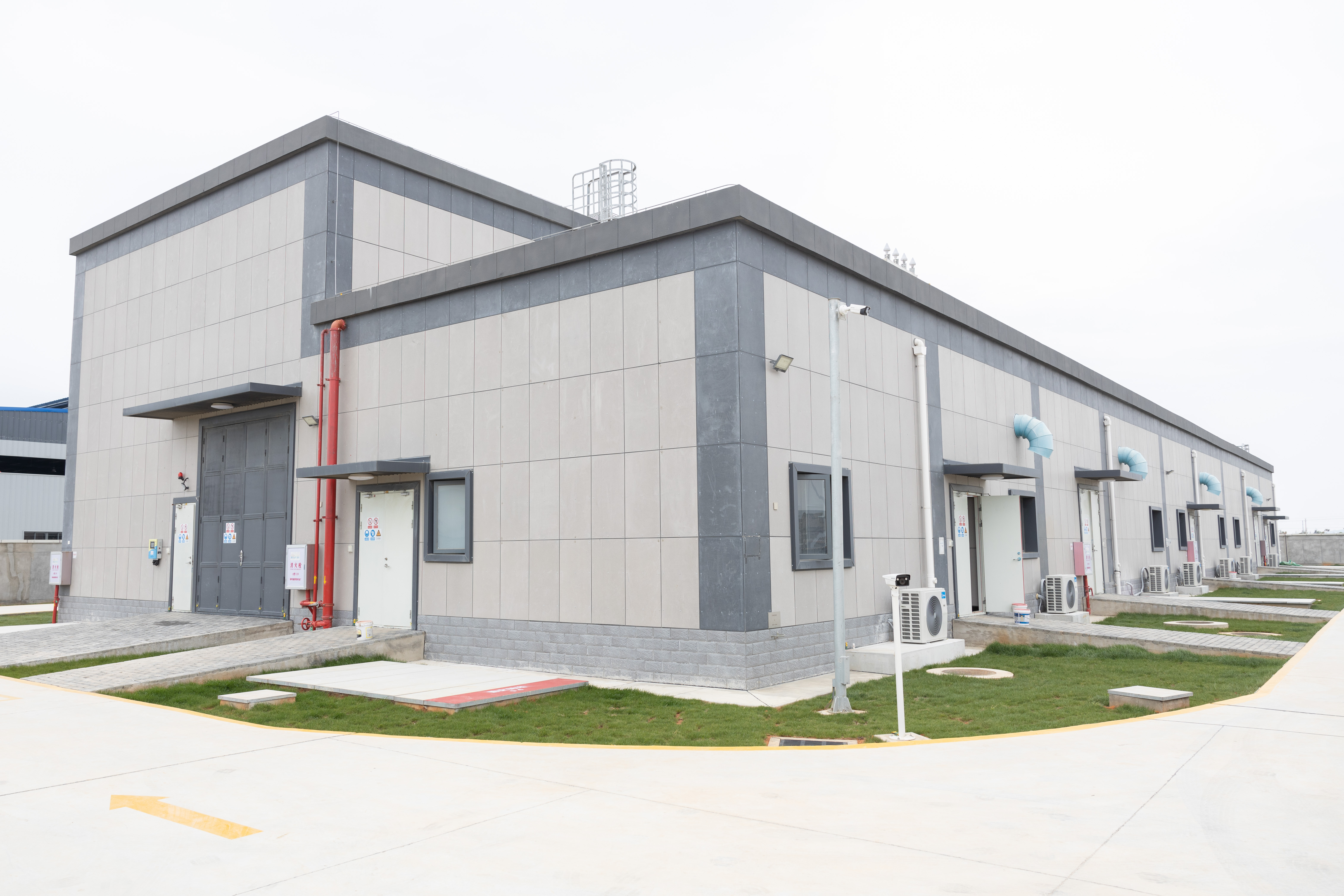 全户内110千伏善友变电站投运