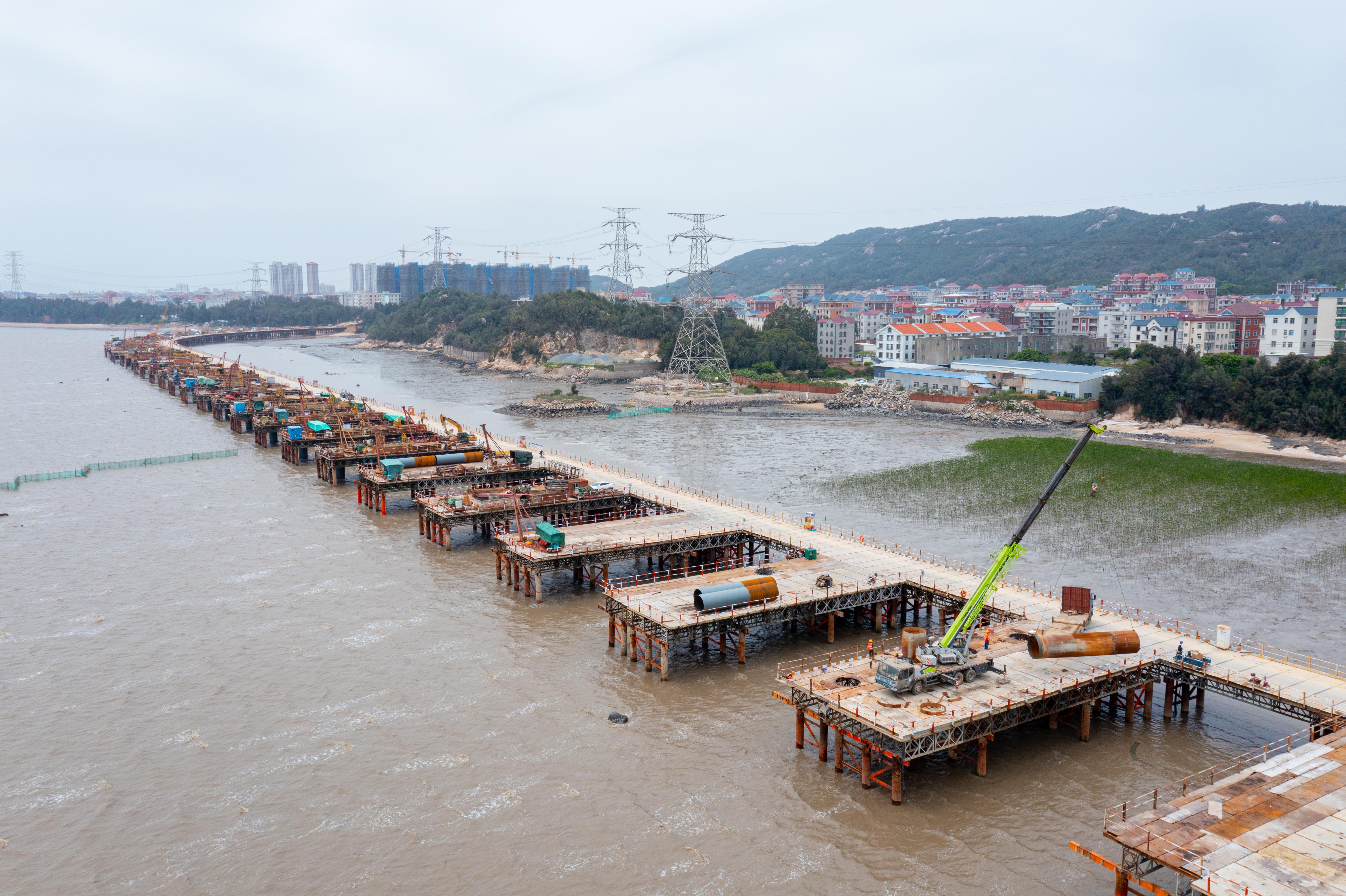 北郭特大桥完成首个海中承台浇筑