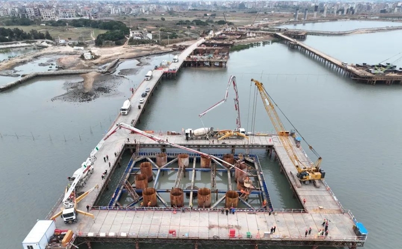 福清东港特大桥开建主墩承台 这是国道228线省内最长跨海大桥