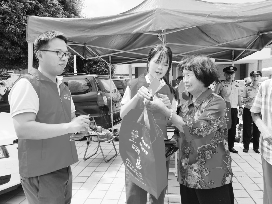 龙田镇联合多单位筑牢全民反诈“防护网”