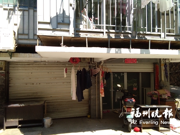 租户车库门前做饭扰民 社区和城管将到场处理