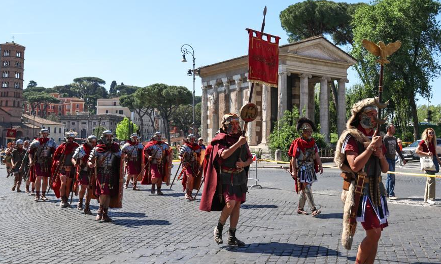 罗马举行盛装游行活动庆祝建城2779年
