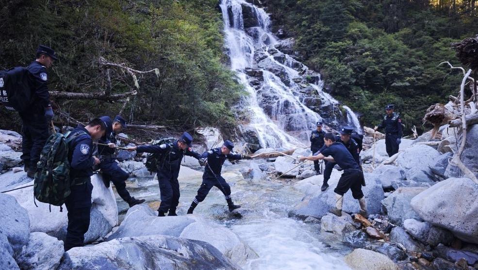 新华鲜报｜极边之地，他们把根扎成了家乡