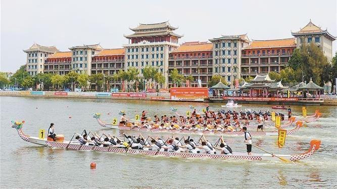 第十九届海峡两岸龙舟赛收官 巅峰对决吸引八方游客