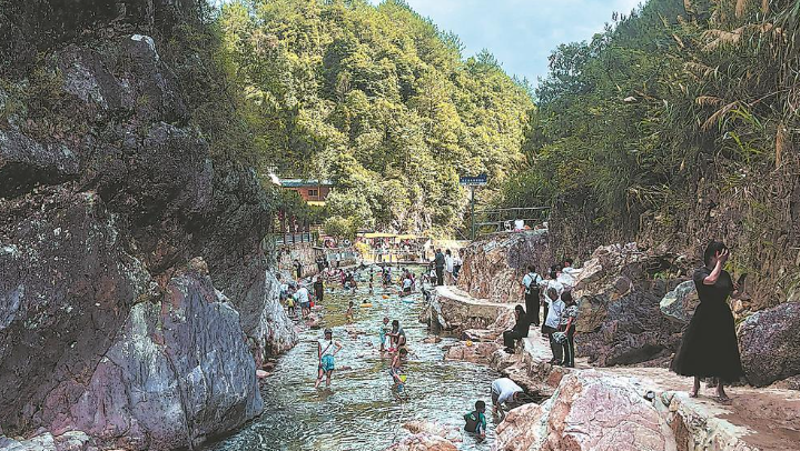 偏远山谷变身热门打卡地