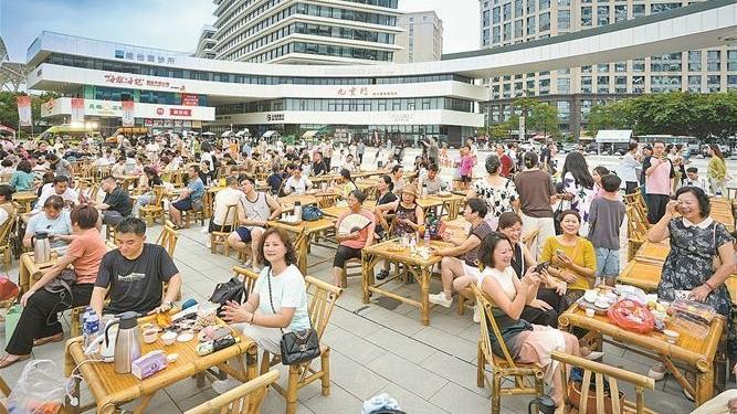 2026厦门市民文化汇举办 市民游客尽享“海边盛宴”