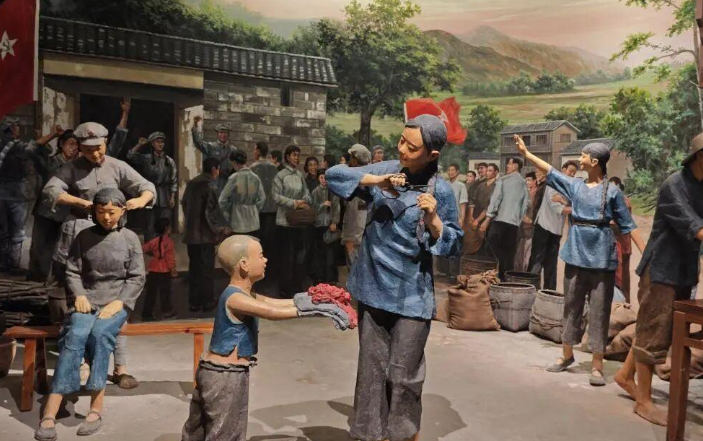 跟着红色作品忆长征｜《割掉髻子当红军》藏着苏区“红色娘子军”最滚烫的信仰