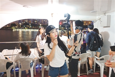 海峡情缘影视牵 两岸青年榕城雕刻时光 海峡情缘影视牵 两岸青年榕城雕刻时光