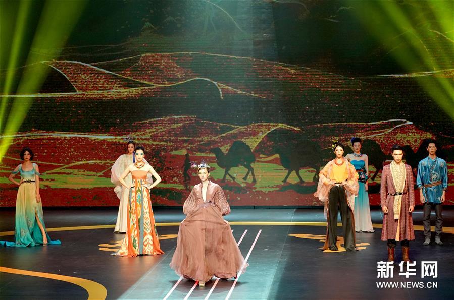 (新华视界)(3)《绝色敦煌之夜》文艺演出在敦煌举行