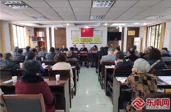 古县村两委、村法律顾问、村民代表对种植景观树工程进行“法治体检” 王丽娜拍摄.jpg