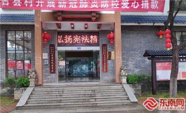 古县村LED屏宣传宪法  王丽娜拍摄.jpg