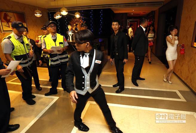 台北杀警案引发扫黑潮 警方黄金时段临检