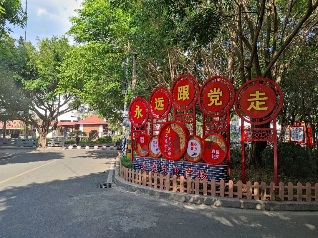 市民点赞！背街小巷彩绘出“圈”！