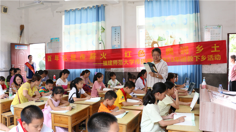 福建师范大学传播学院师杰老师授课传播学院供图.jpg