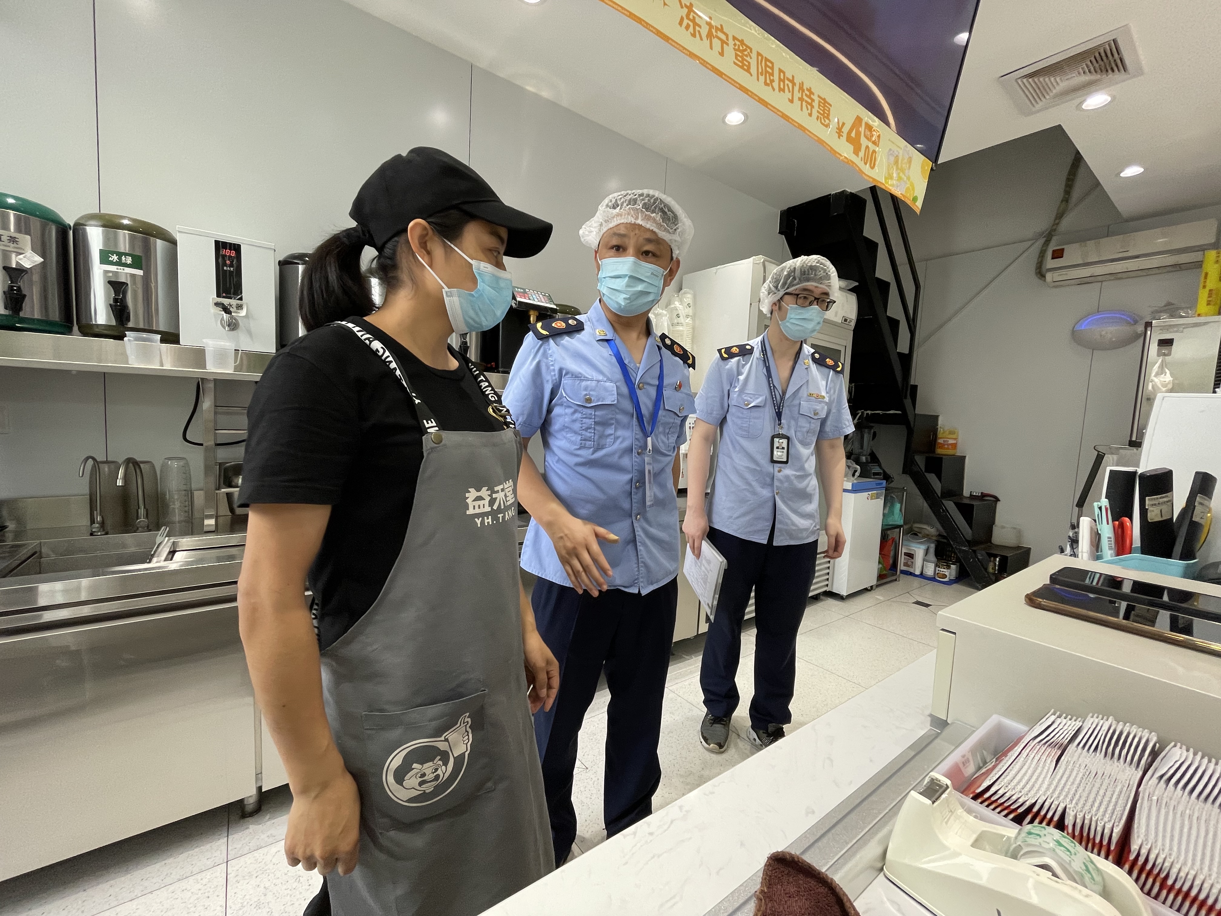 福清市市场监管局抽查“网红餐厅” 保障食品安全