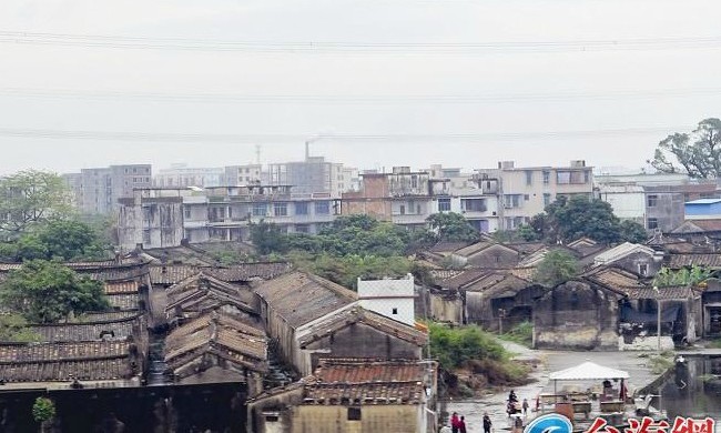 首趟深厦铁路试运行 动车外风景如画