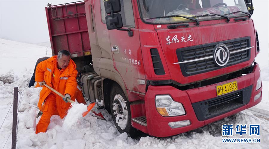 （图文互动）（1）玉树雪灾区的脱困时刻 