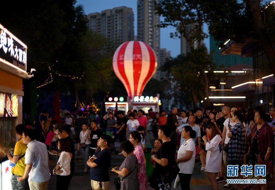 （新华网）（1）天津：畅游夜市