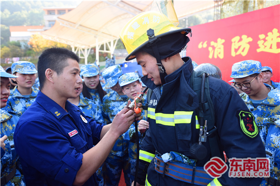 “消防进军训”走进三明医学科技职业学院 (4)_副本.jpg