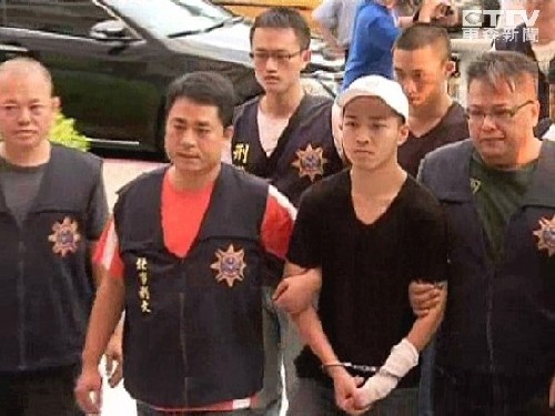 台湾杀警黑二代被迫投案，3小弟3军人同时落网。（台媒图）